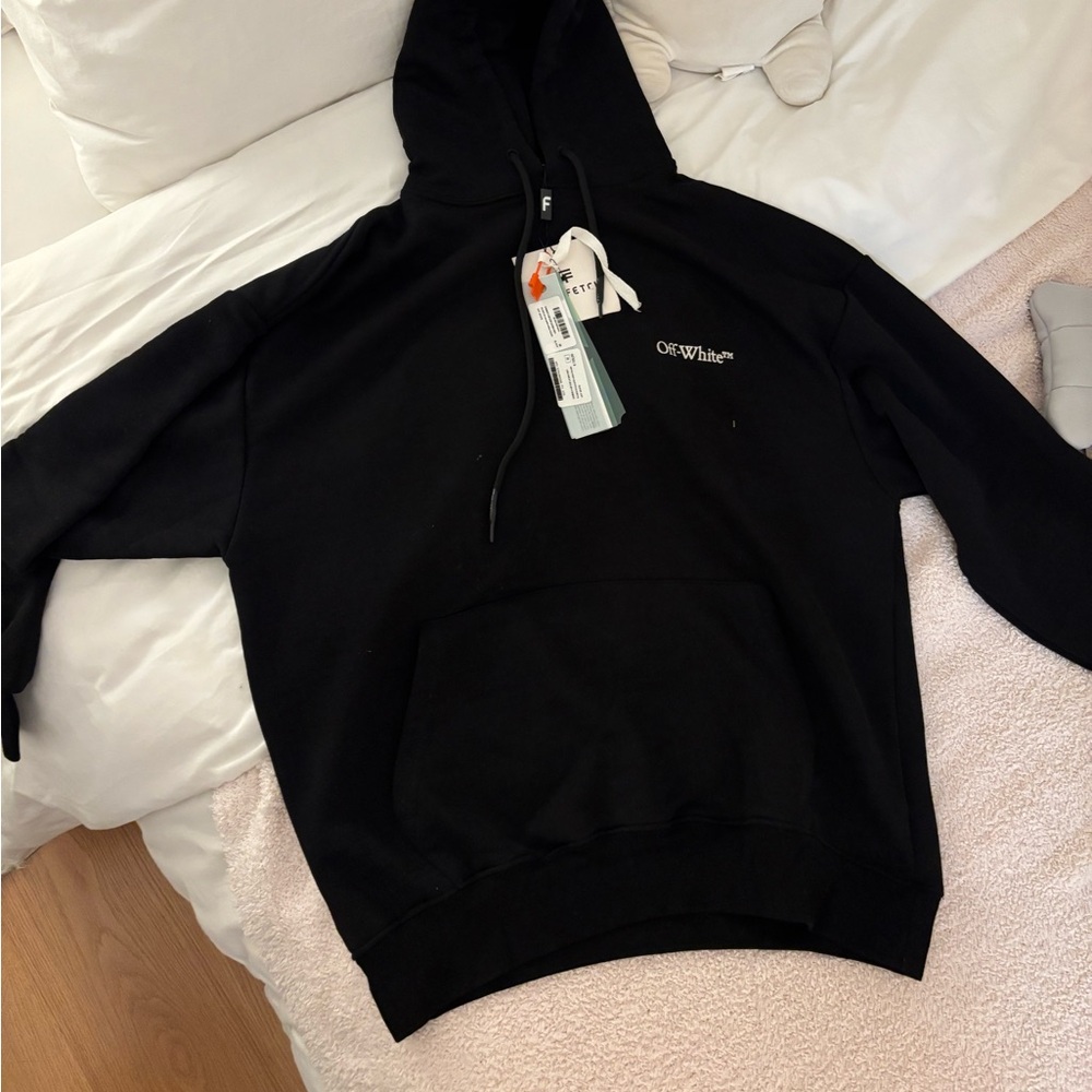 Off White hoodie never worn original price 700 euros